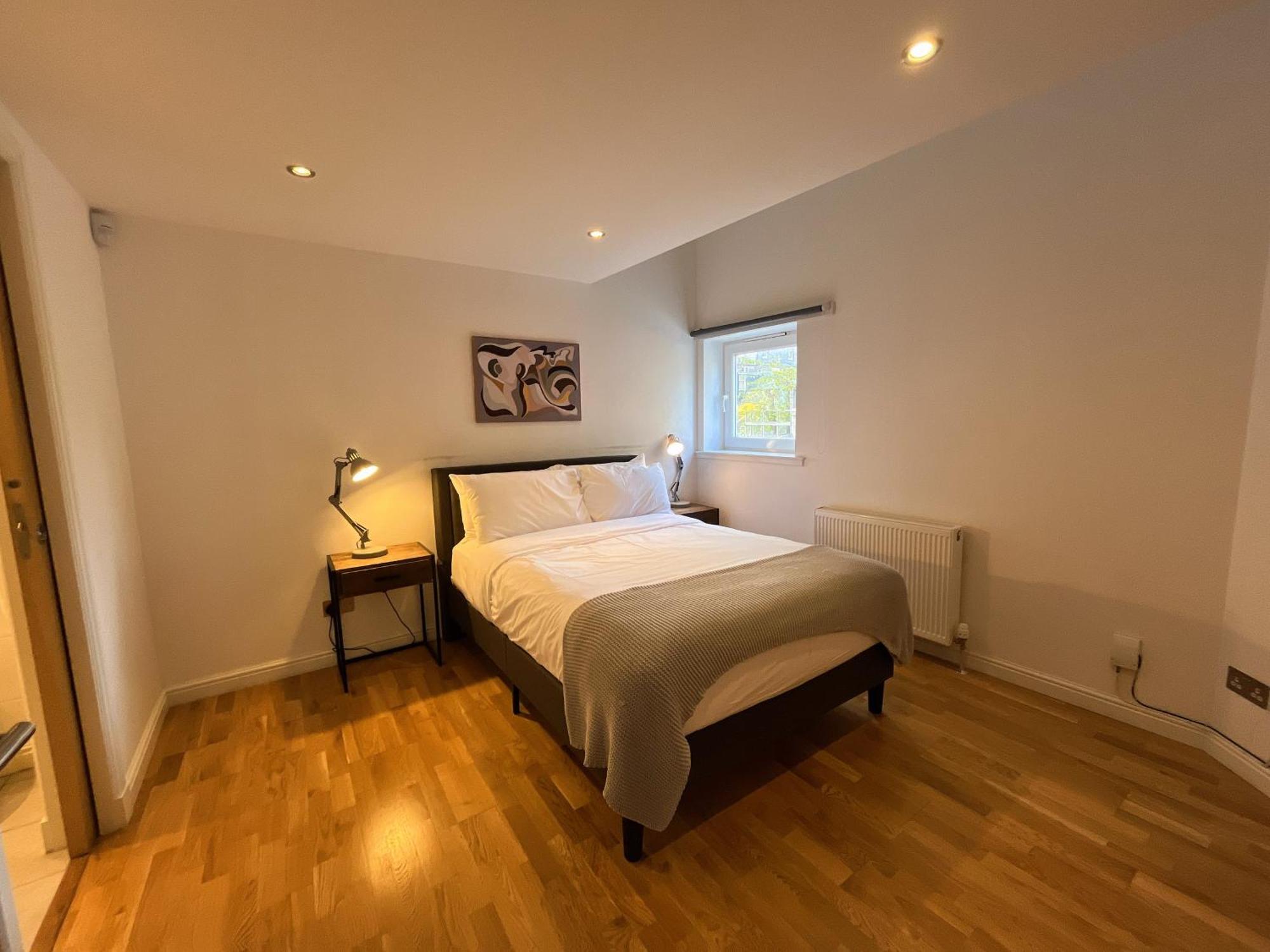 Private Parking 2 Bed 2 Bath — Photos 3