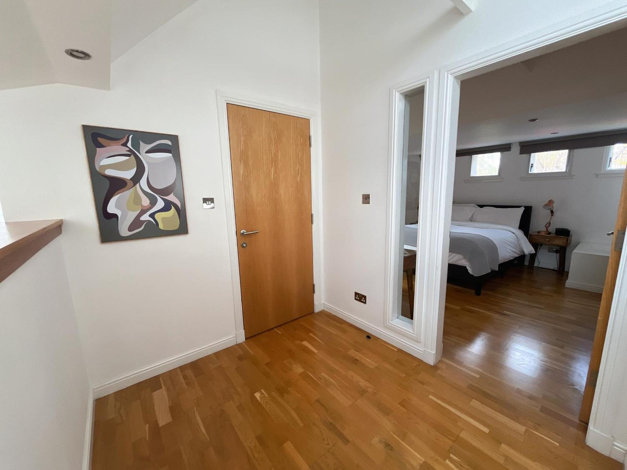 Private Parking 2 Bed 2 Bath — Photos 2